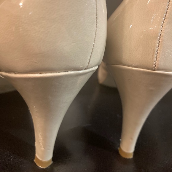 Nine West Faux Patent Taupe Heels Sz 6 - Picture 7 of 9